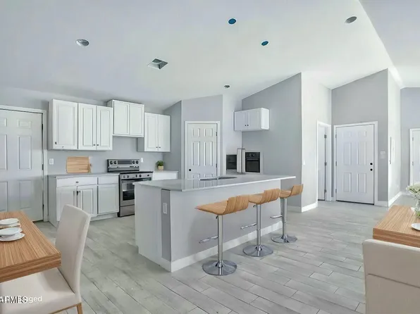 2825 E PUEBLO Avenue, Phoenix, AZ 85040