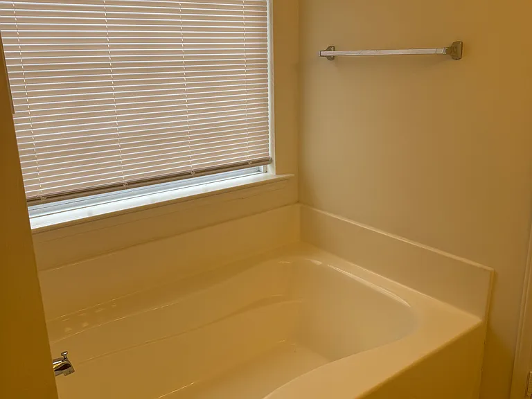 2538 Crescent Forest Dr — Photo 10
