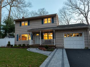 8 Roseville Ave, Saint James, NY 11780