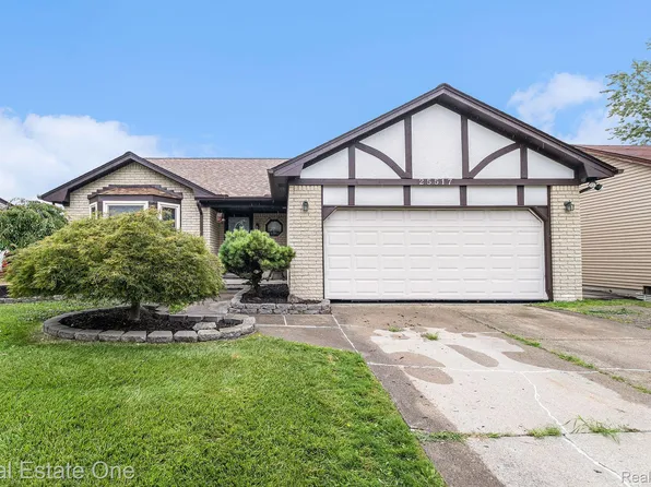 25517 Rose St, Chesterfield, MI 48051