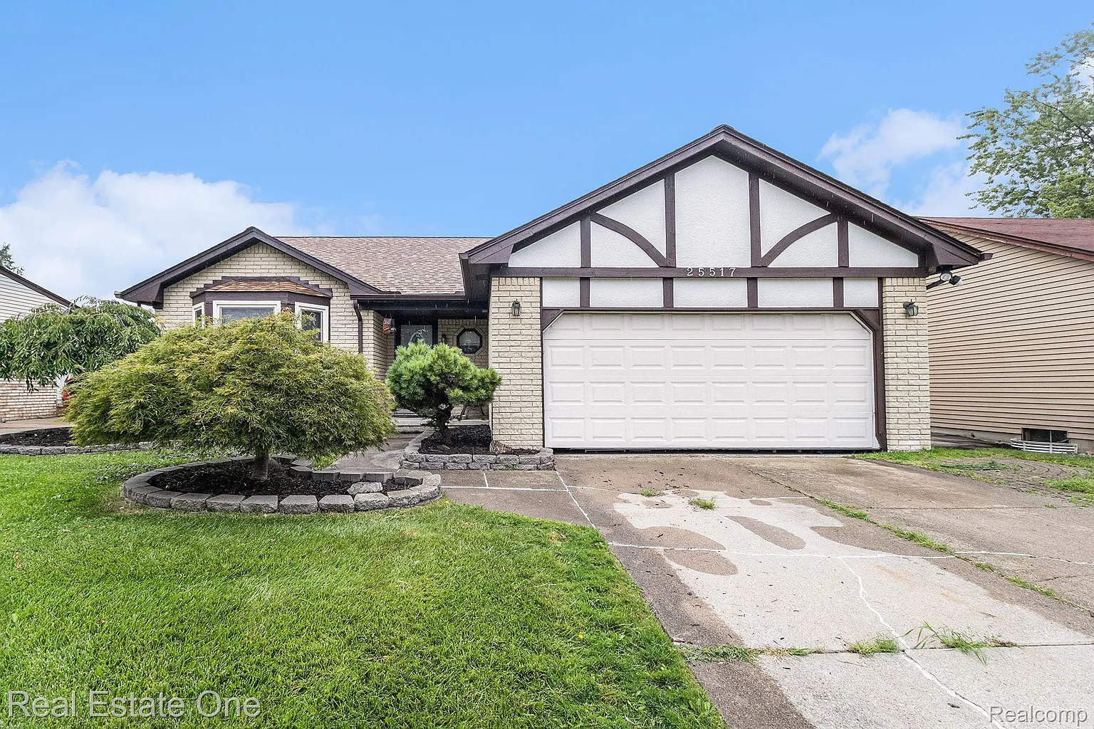 25517 Rose St photo 1