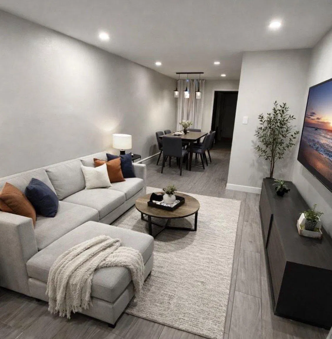 3 bed, 1.0 bath, 816 sqft, $1,600 — Photo 1