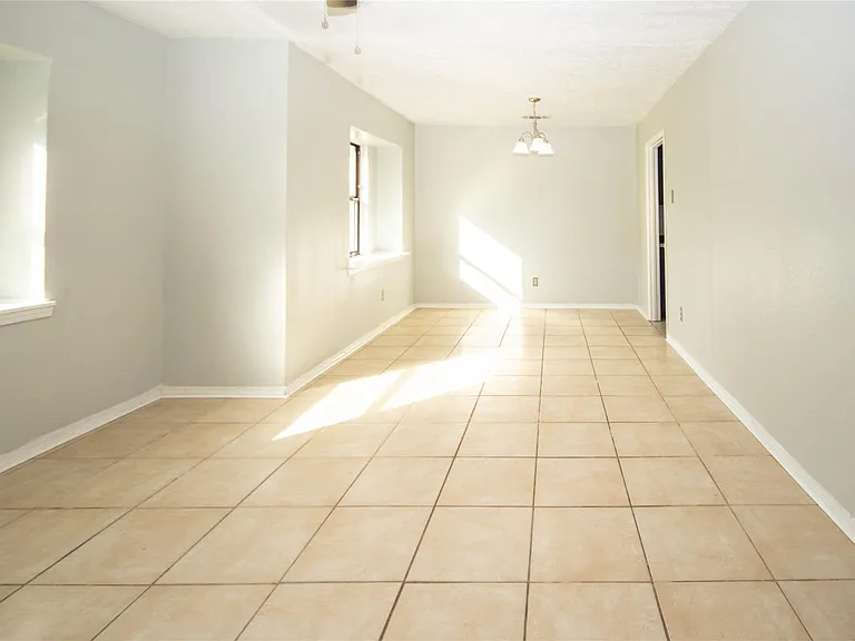 10902 Mosscrest Dr — Photo 5