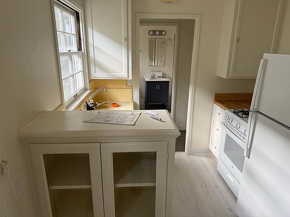 3rd image of 2403 De La Vina St APT 2