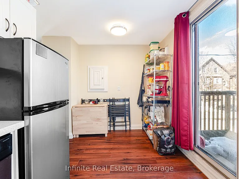 655 Coxwell Ave — Photo 8