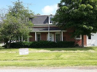 122 W South 1st St, Stewardson, IL 62463