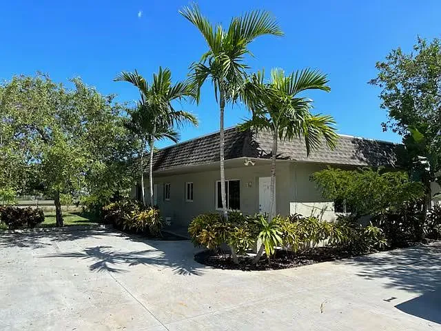 2 bed, 1.0 bath, 900 sqft, $2,000 — Photo 1
