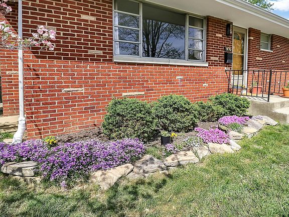 5th image of 1076 Marland Dr N