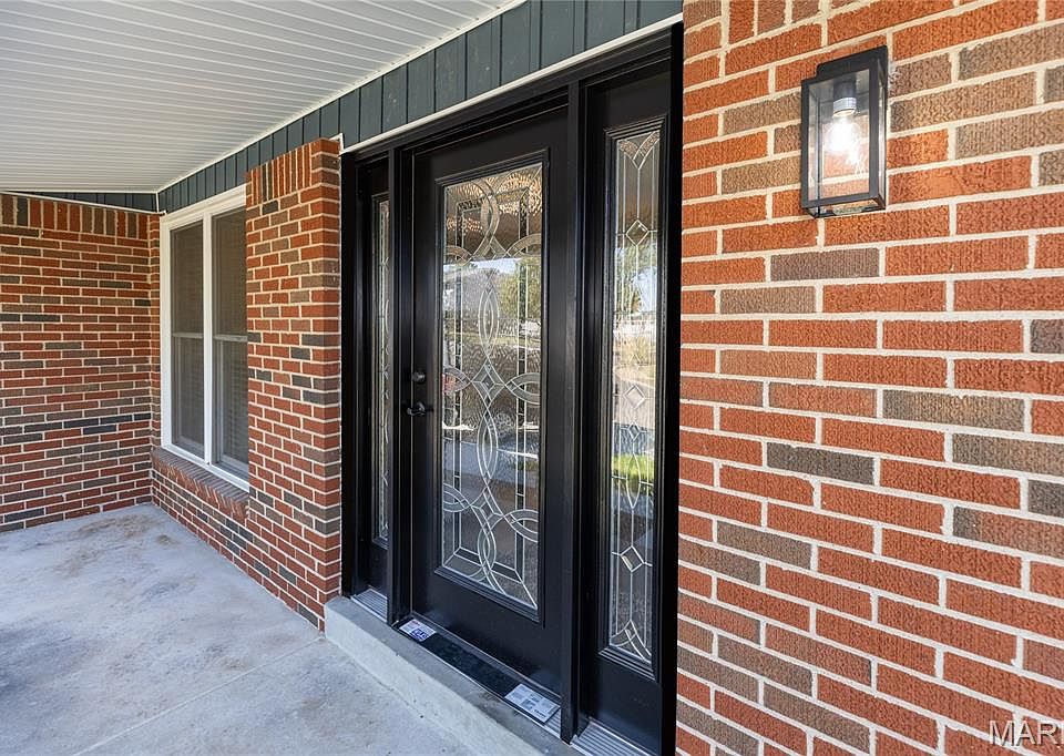 2766 Chalet Hill Dr, Saint Louis, MO 63129 | Zillow