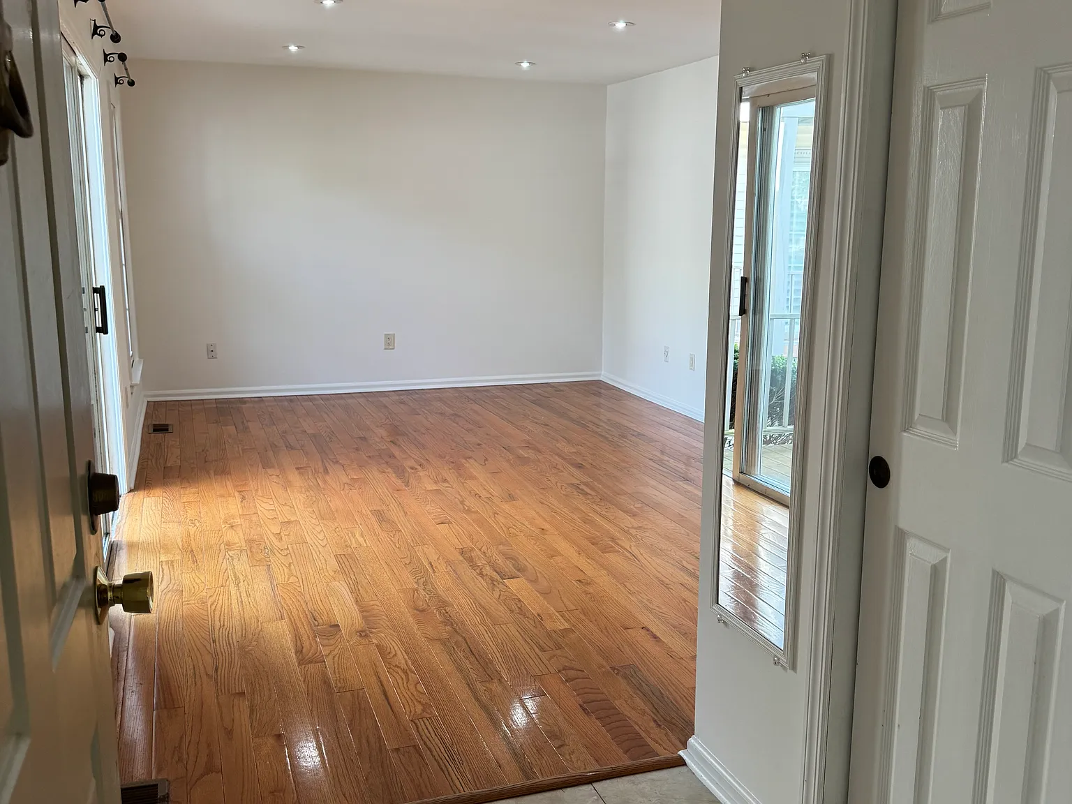 2 bed, 1000 sqft, $2,600 — Photo 4