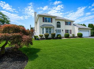 4 Clark St, Selden, NY 11784