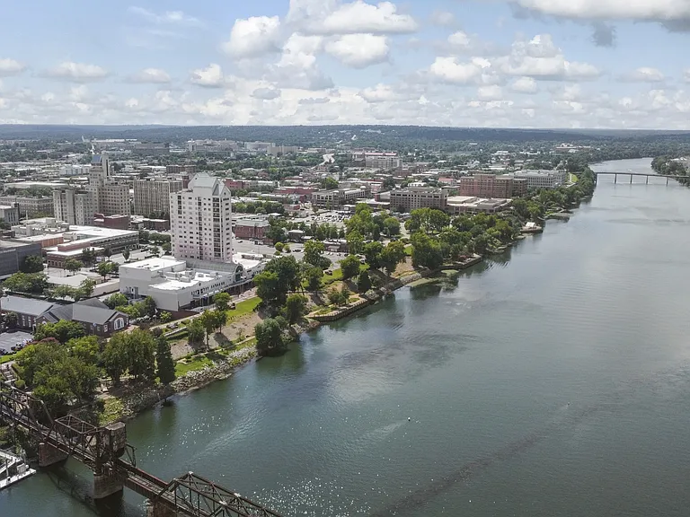 Lakeside on Riverwatch — Photo 20