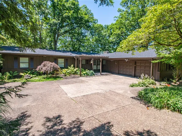 11 Davidson Dr, Beaver Falls, PA 15010