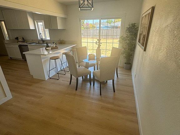 3rd image of 3127 Valencia Way