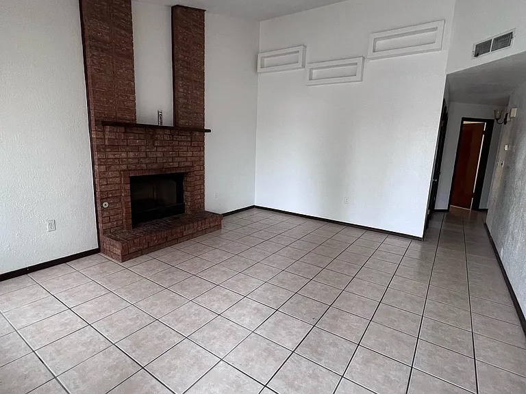 11736 Henry Phipps Dr — Photo 4