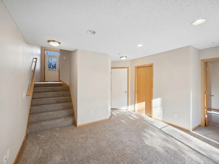 5009 Everest Ln N — Photo 36