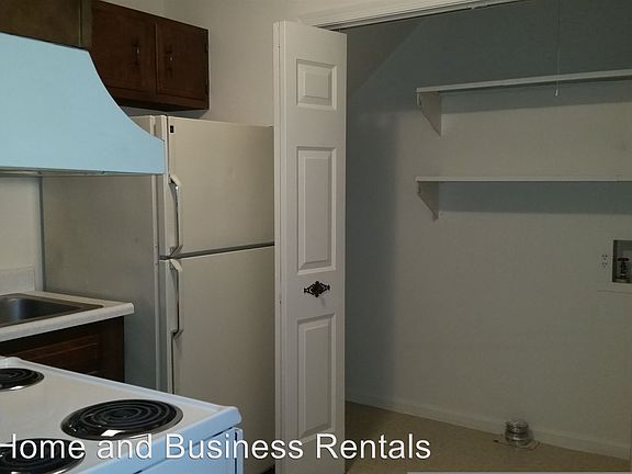 4th image of 209 Surrey Ct #221