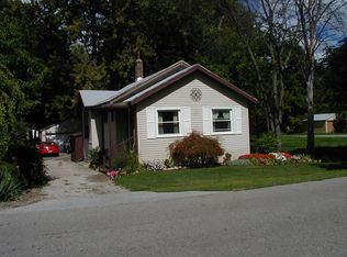 223 Hickory St, Troy, MI