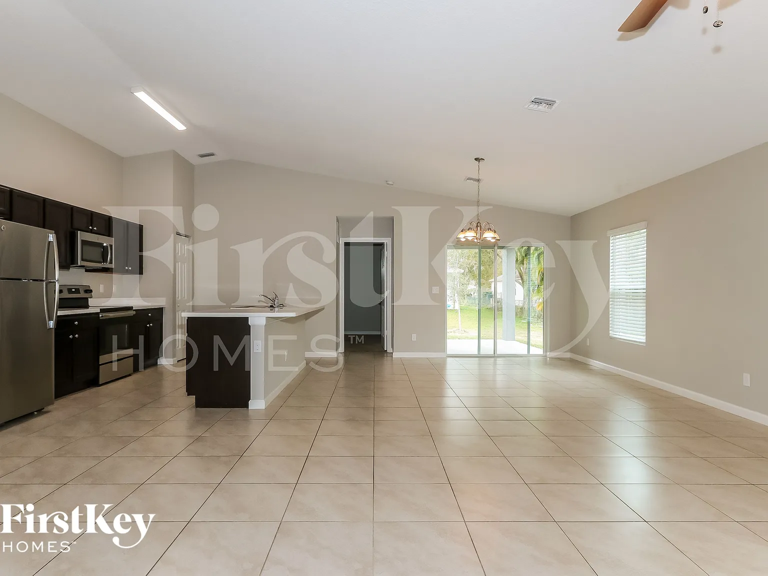 3 bed, 2.0 bath, 1597 sqft, $2,230 — Photo 4