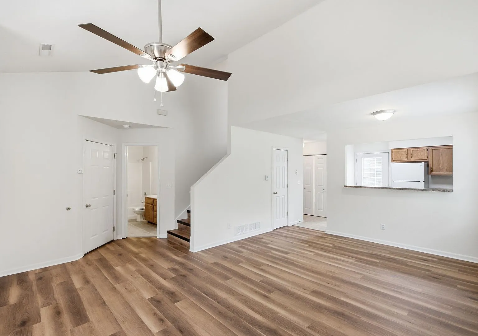 4402 - 4404 Jeana Court — Photo 3