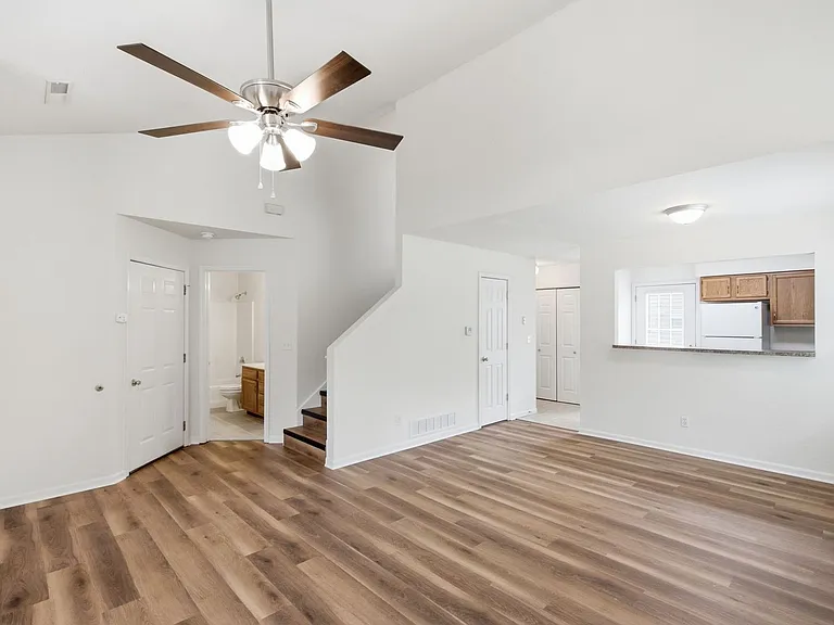 4402 - 4404 Jeana Court — Photo 4