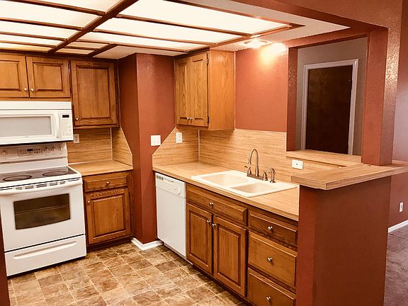 Kichen, smooth top range, self cleaning oven, dishwasher, ga