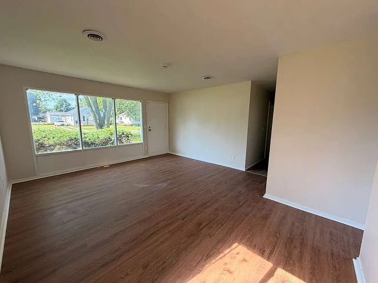 736 W Northgate Pkwy — Photo 9
