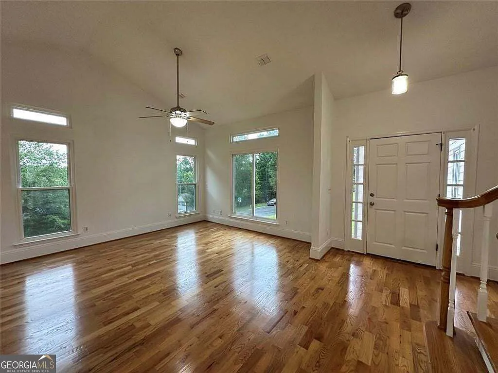 3 bed, 2.5 bath, 1746 sqft, $2,500 — Photo 4