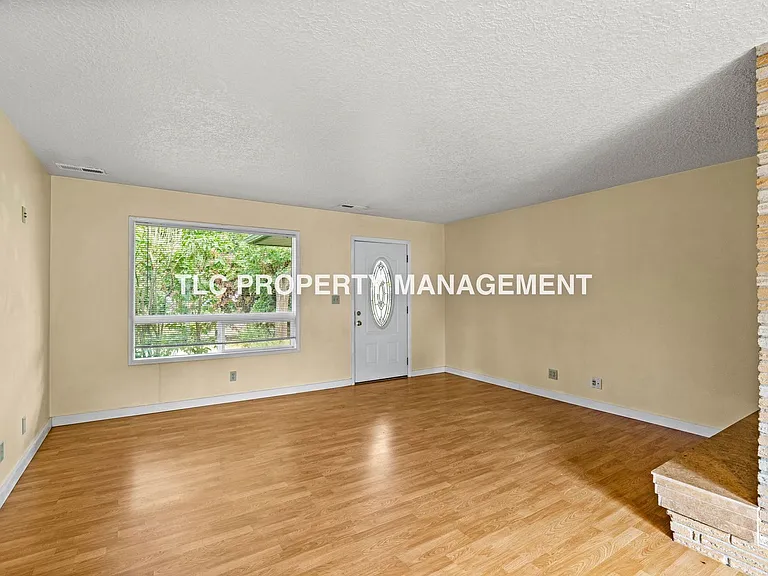 2199 Devos St — Photo 5