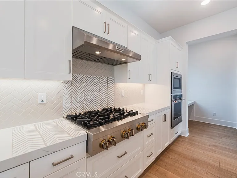 16285 Veterans Way — Photo 10