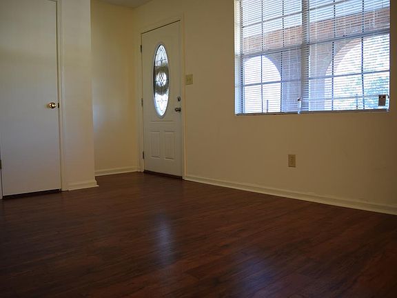 3rd image of 2944 Rollingwood Dr