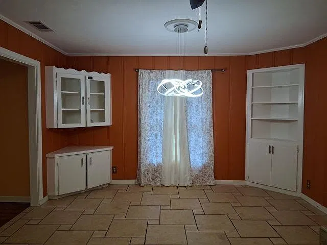 3 bed, 2.0 bath, 1819 sqft, $1,800 — Photo 4