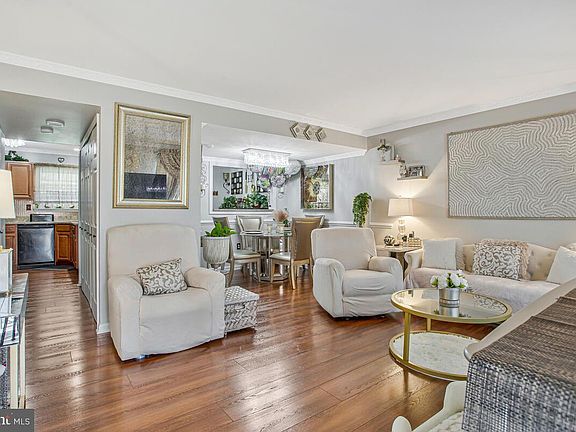 4th image of 4098 Bluebird Dr