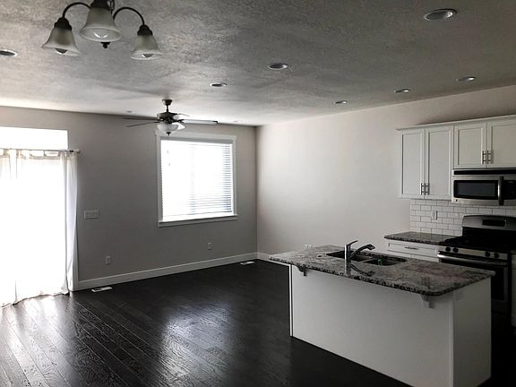 3rd image of 4196 N Cresthaven Ln