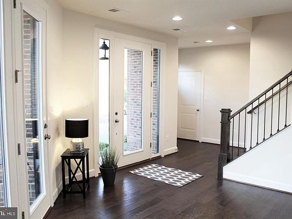 3rd image of 23017 Sullivans Cove Sq