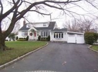 11 Verbena Dr, Commack, NY 11725