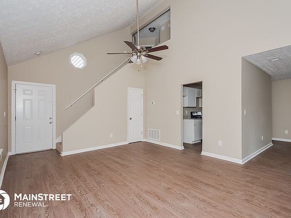 3rd image of 300 Windsor Walk SE