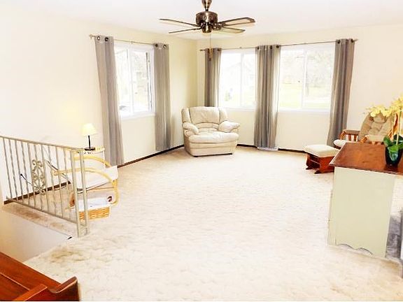 2nd image of 605 Heritage Way