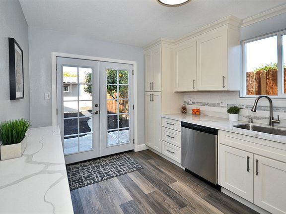 4th image of 2717 Lincoln Ave