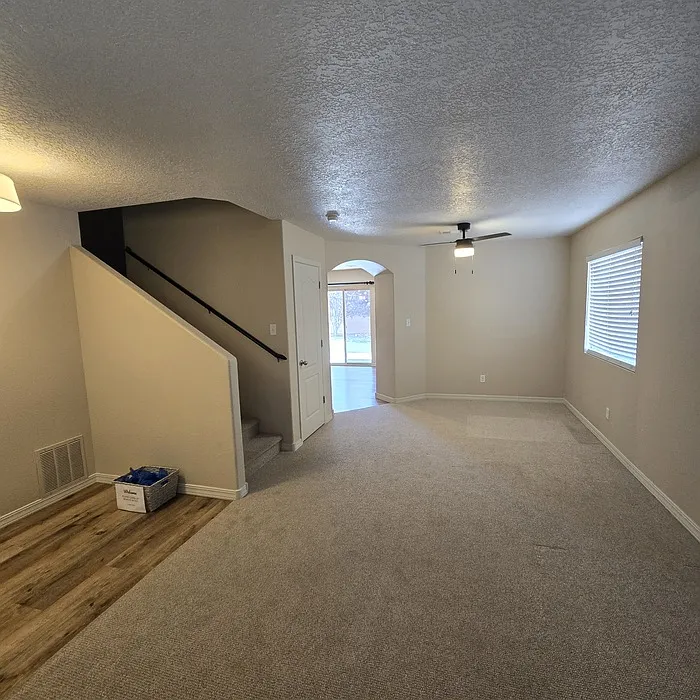 4 bed, 2.5 bath, 2466 sqft, $2,500 — Photo 4