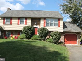 1612 English Brook Dr, Landisville, PA 17538