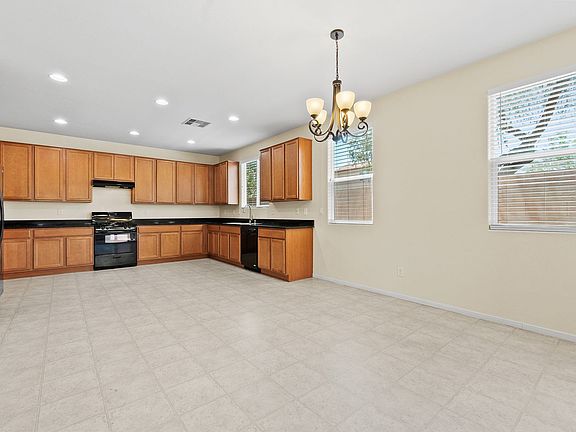 5th image of 10581 Hamdem Ave
