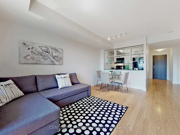 135 Village Green Sq #1621 — Photo 5