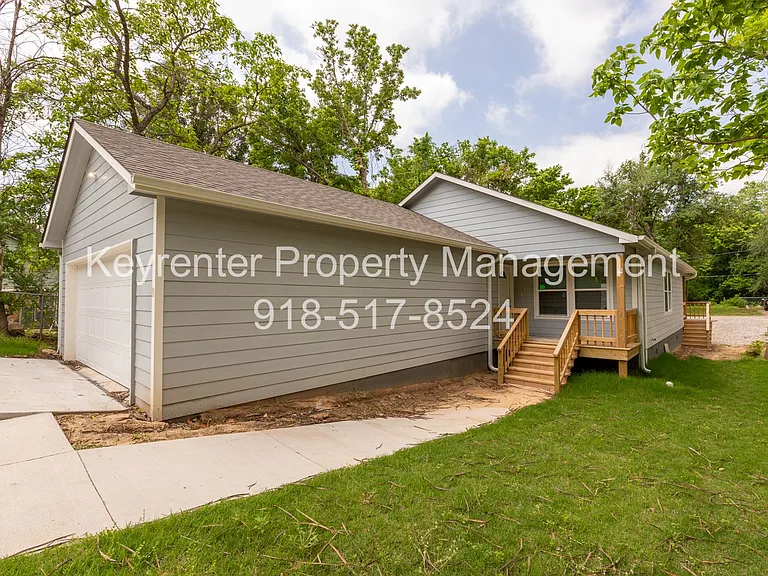 808 N Franklin Ave — Photo 1