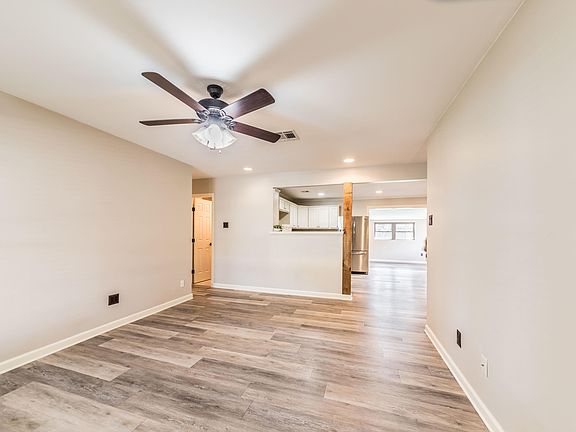 3rd image of 112 Sorority Dr