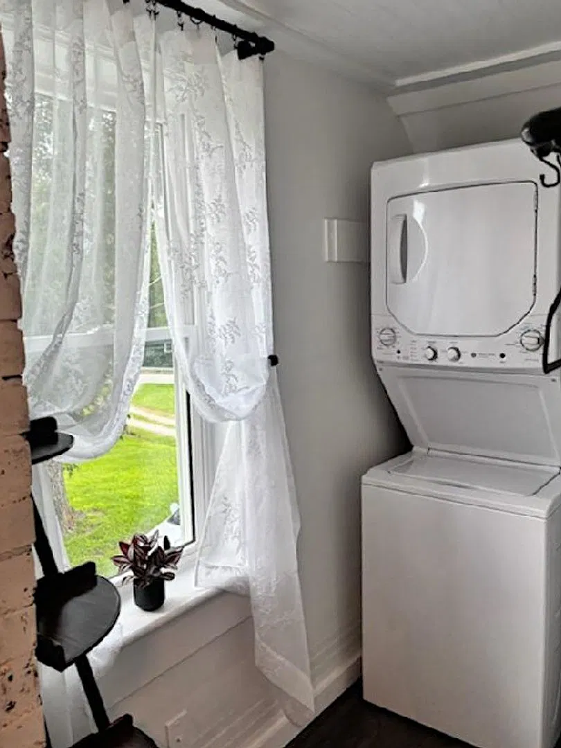 2 bed/ 1 bath apartment on 4.3 Acres in Salisbury — Photo 3