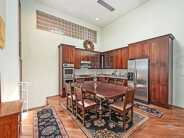 900 Bingham St — Photo 3