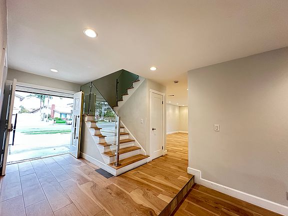 Entry Stairway
