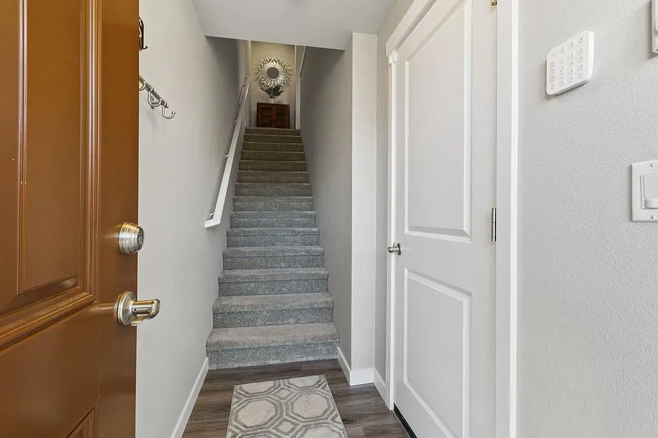 2 bed, 1068 sqft, $2,650 — Photo 2