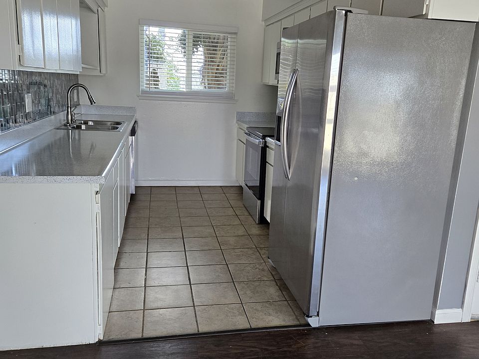 all electric kitchen, refrigerator ice maker, built in microwave, smooth top electric stove